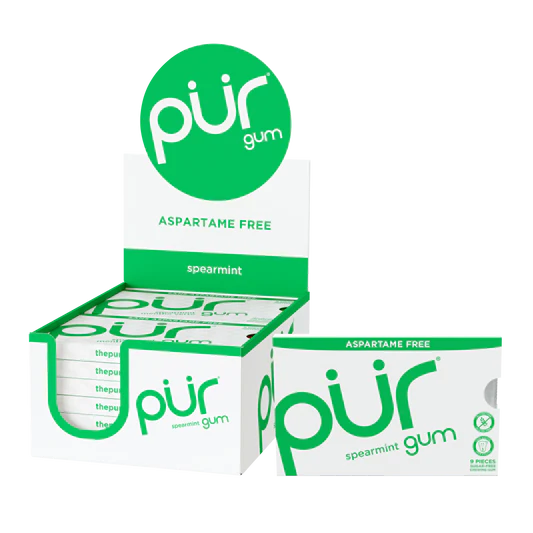 Green and white pack of 9 PÜR spearmint flavoured aspertame free gum