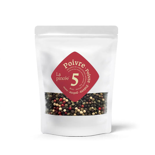 Packaging of black, white, and red peppercorns with 'La pinçée 5 Poivre' branding on a white background