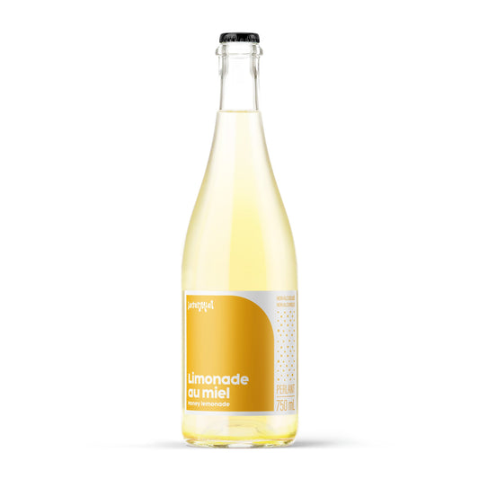Clear bottle of honey-sweetened lemonade by Intermiel