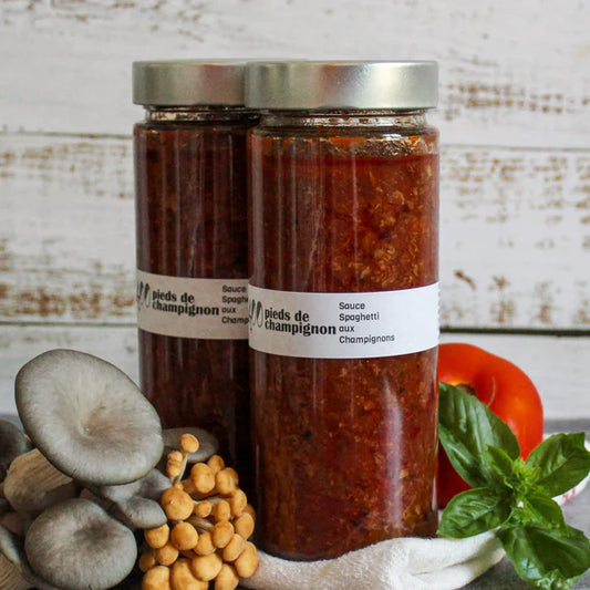 Jar of pasta sauce with mushrooms sauce by 400 Pieds de Champignons