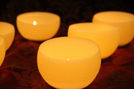 6 glowing eco-friendly luminaries handmade with 100% Canadian beeswax