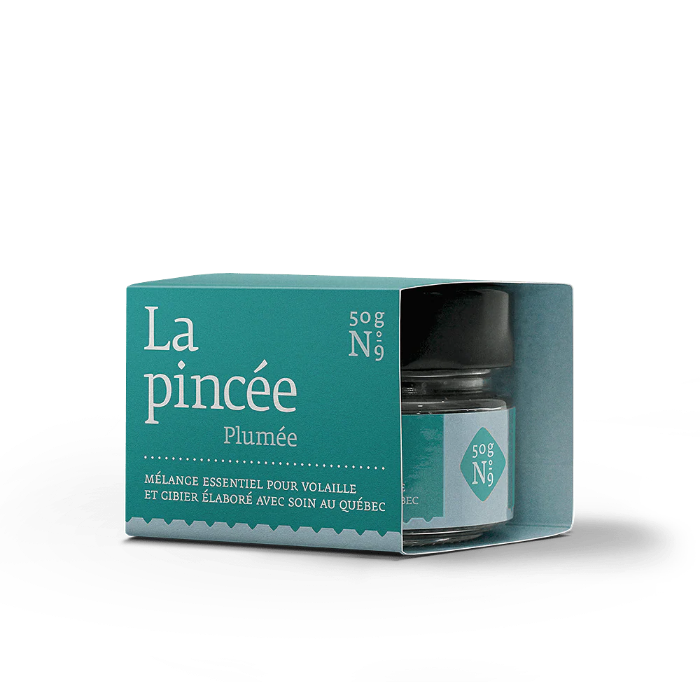 Teal packaging of 'La pincée Plumée' with a black cap on a white background