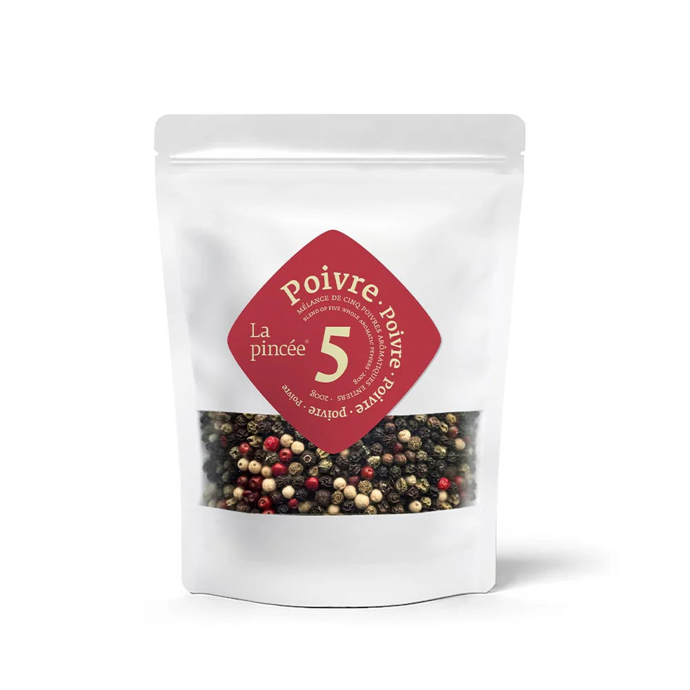 Packaging of black, white, and red peppercorns with 'La pinçée 5 Poivre' branding on a white background