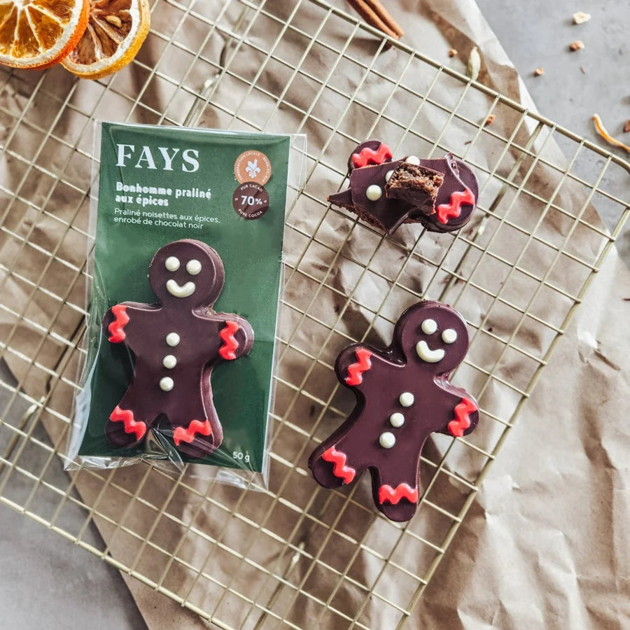 Chocolate gingerbread praliné dessert with a FAYS packaging on a cooling rack.