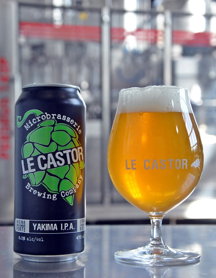 A can & glass of Microbrasserie Le Castor Yakima IPA, showcasing a golden color with bold hoppy aromas inspired by Yakima Valley hops.