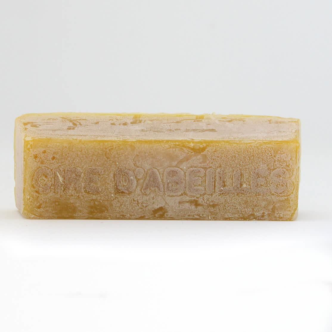 1 beeswax bar covered in bloom. The bar says "cire d'abeilles" on it